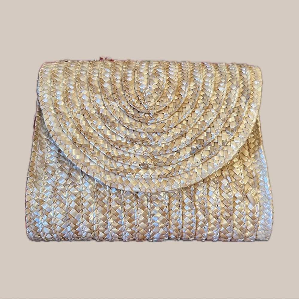 European wax center straw clutch